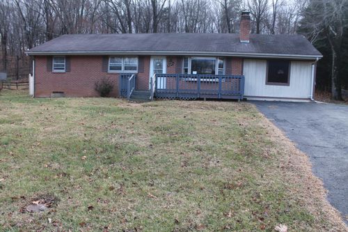 5421 Yale Dr, Salem, VA, 24153-8527 | Card Image