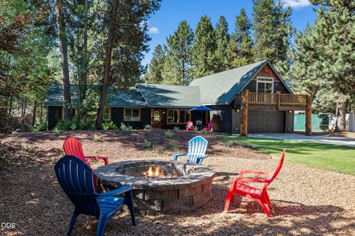 17065 Oxnard Rd, Bend, OR, 97707-2048 | Card Image