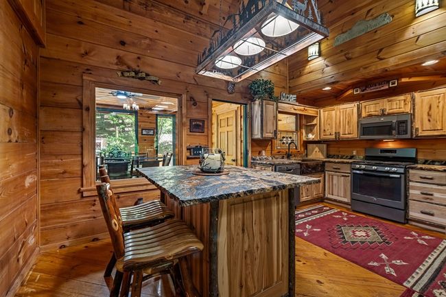 143 Kaely Dr, Home with 3 bedrooms, 3 bathrooms and null parking in Mineral Bluff GA | Image 5