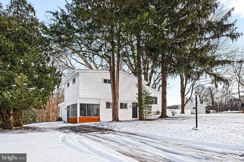 921 Flora Ln, UPPER CHICHESTER, PA, 19061-3108 | Card Image