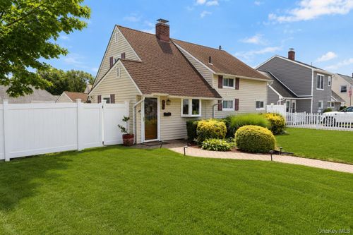 164 Bloomingdale Rd, Levittown, NY, 11756-5102 | Card Image