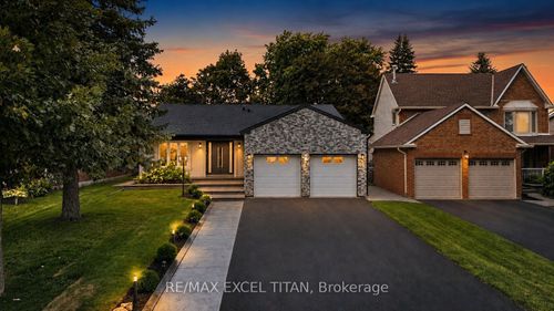 258 Glenway Cir, Newmarket, ON, L3Y7S7 | Card Image