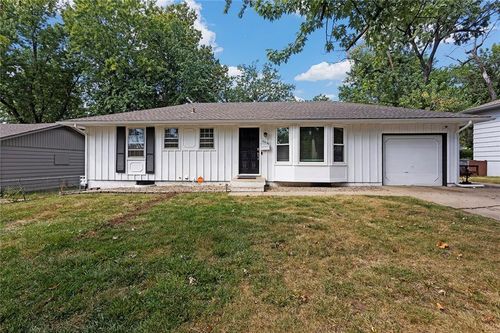13620 Bennington Ave, Grandview, MO, 64030-3212 | Card Image