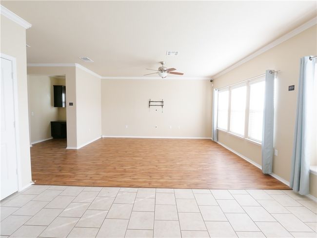 10020 Pinnacle Crest Loop, House other with 3 bedrooms, 3 bathrooms and 4 parking in Austin TX | Image 7