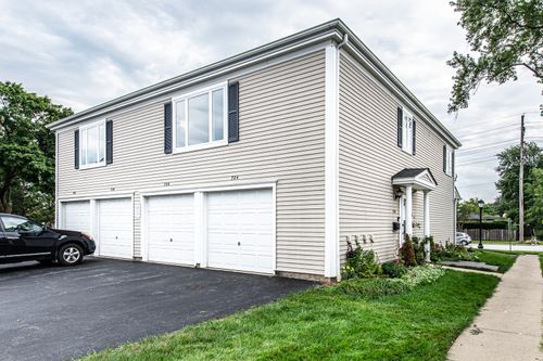 104d-724 E Old Willow Rd, Prospect Heights, IL, 60070-1914 | Card Image
