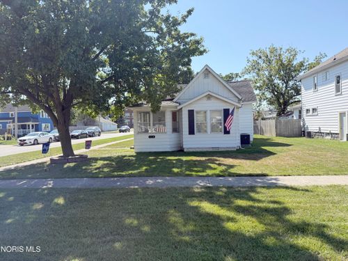 114 E Perry St, Walbridge, OH, 43465-1113 | Card Image