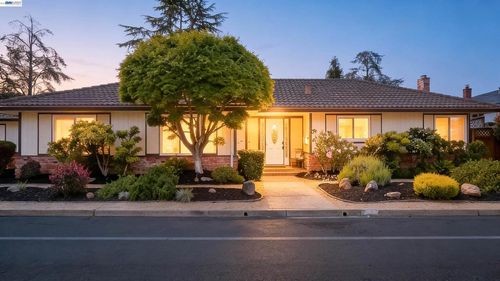3787 Oakes Dr, Hayward, CA, 94542-1737 | Card Image