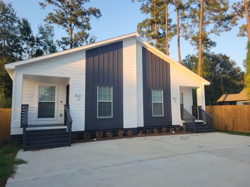 8221 Charlesmont St, Houston, TX, 77078-1736 | Card Image
