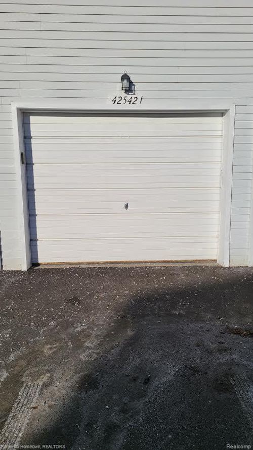 26-42542 Saratoga Rd, Canton, MI, 48187-3011 | Card Image