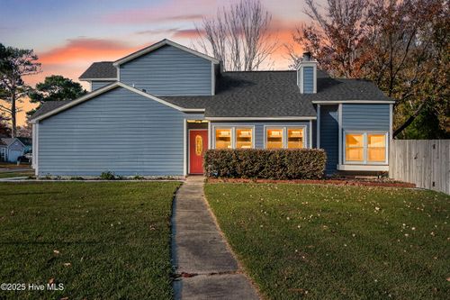 100 Basswood Ct, Jacksonville, NC, 28546-4527 | Card Image