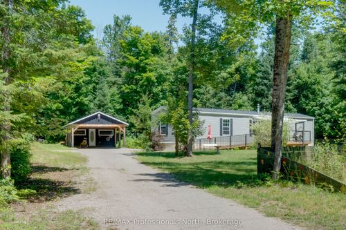 676 Super Sign Rd, Emsdale, ON, P0A1J0 | Card Image