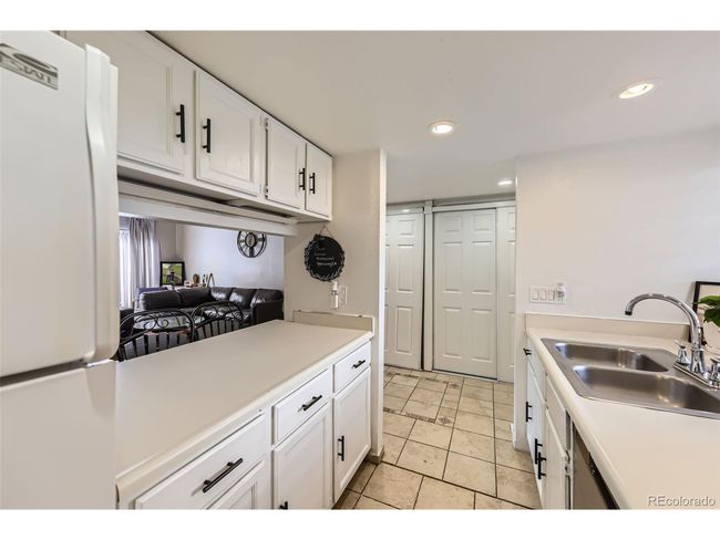 APT-32 - 2469 Devonshire Ct, Townhouse with 2 bedrooms, 1 bathrooms and null parking in Denver CO | Image 4