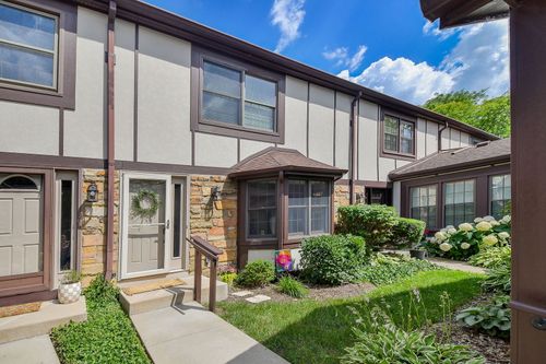 74 White Oak Cir, St. Charles, IL, 60174-4165 | Card Image