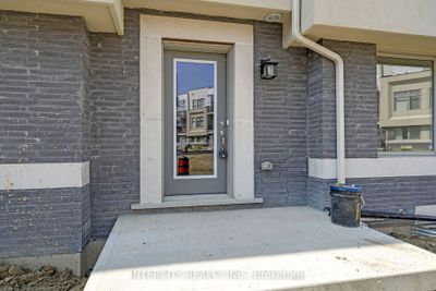 19 Alan Francis Lane, Home with 3 bedrooms, 4 bathrooms and 2 parking in Markham ON | Image 3