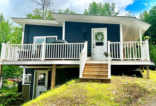 17 Dulac St, Lebanon, NH, 03766-2507 | Card Image