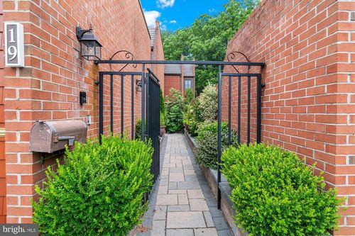 19 Coldwater Ct, Towson, MD, 21204-2044 | Card Image