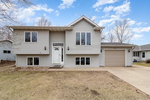 904 N 4th St, Saint Peter, MN, 56082-1813 | Card Image