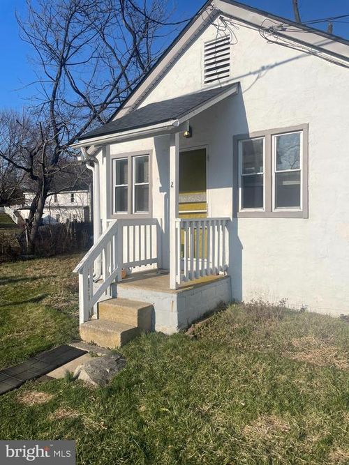 1-2 Holly Ave, COATESVILLE, PA, 19320-5706 | Card Image