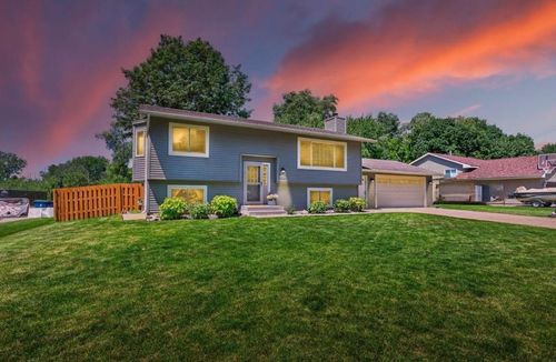 4251 Elizabeth Ln, Vadnais Heights, MN, 55127-7948 | Card Image