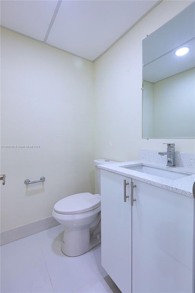 APT-117 - 200 177 Th Dr, Condo with 1 bedrooms, 1 bathrooms and null parking in Sunny Isles Beach FL | Image 9