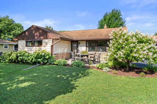 2029537 Club Cir, Menomonee Falls, WI, 53051-1212 | Card Image