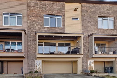 275 E Noble Ln, Fayetteville, AR, 72703-1951 | Card Image