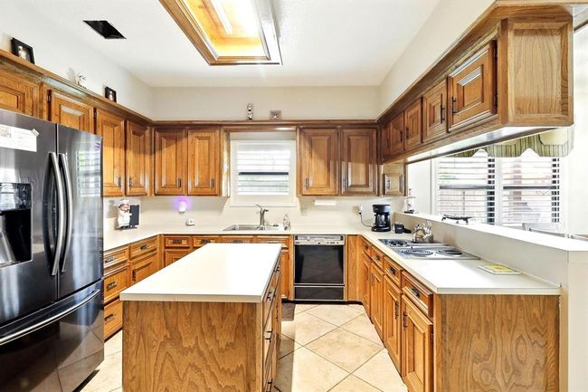 Kitchen | Image 12
