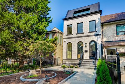 539 Crawford St, House other with 3 bedrooms, 5 bathrooms and 2 parking in Toronto ON | Image 2