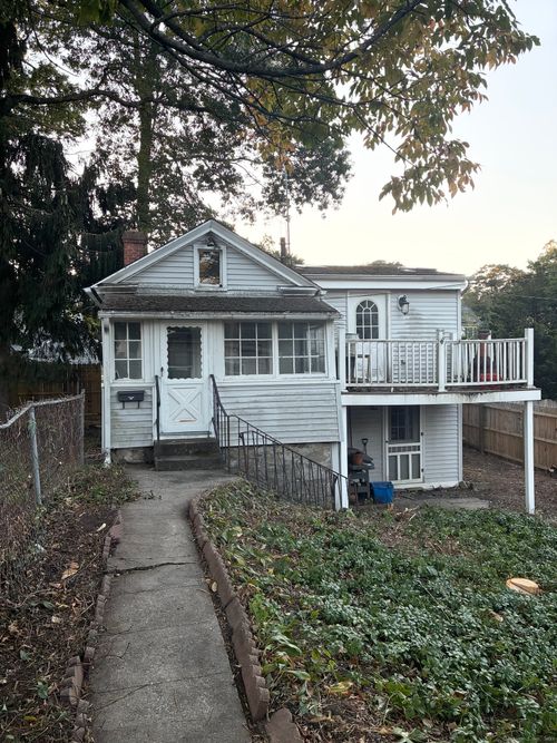 89 Grace St, Fairfield, CT, 06825-7415 | Card Image