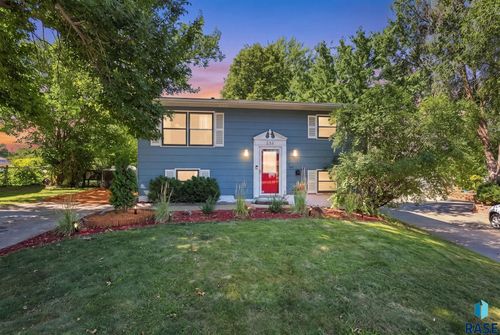 233 N Meyer Ln Lane, Sioux Falls, SD, 57103 | Card Image