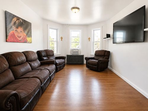 430 Avenue, Bayonne, NJ, 07002-4727 | Card Image