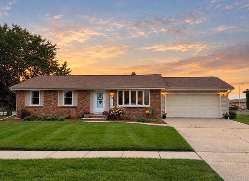 512 Westview Avenue, Clinton, WI, 53525 | Card Image