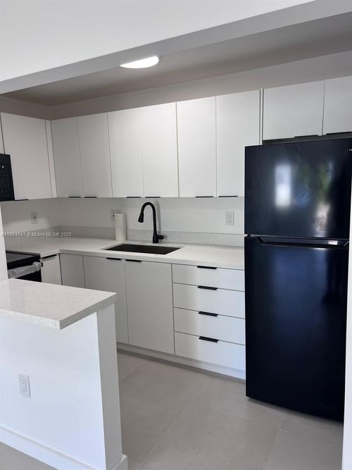 apt-101-7820 Ne Bayshore Ct, Miami, FL, 33138-6315 | Card Image