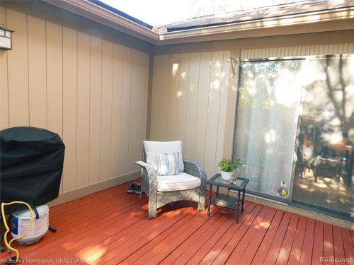 5200 Richard Run, West Bloomfield, MI, 48322-2102 | Card Image