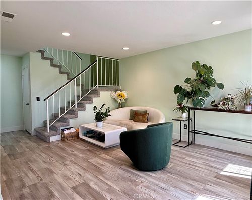 17815 Beard Ln, Huntington Beach, CA, 92647-7001 | Card Image