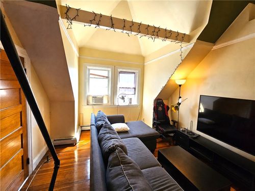 3-29 Laura St, Providence, RI, 02907-1608 | Card Image