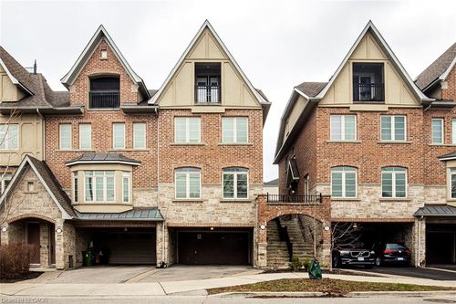 321 Dalesford Rd, Etobicoke, ON, M8Y1G8 | Card Image