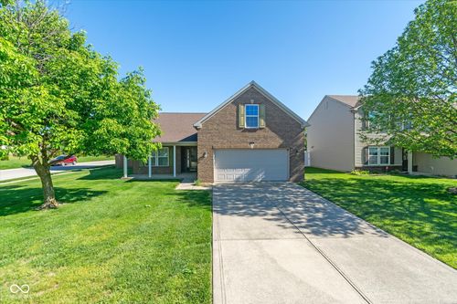 721 Bluff Creek Dr, Fortville, IN, 46040-1666 | Card Image