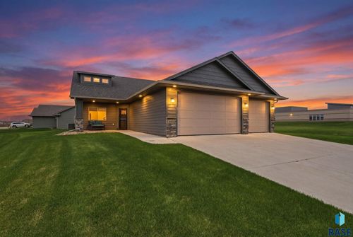 4001 E Brewster St, Sioux Falls, SD, 57108-8804 | Card Image