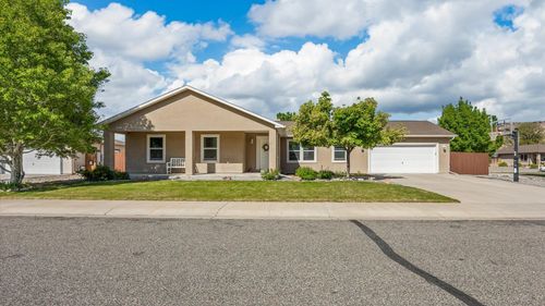 832 Cabernet Dr, Palisade, CO, 81526-8666 | Card Image