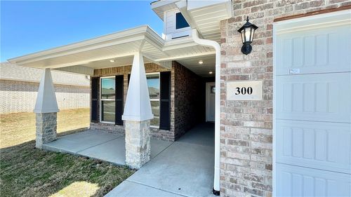 300 Oak Ave, Gentry, AR, 72734-8032 | Card Image
