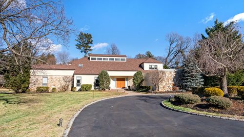 23 Store Hill Rd, Old Westbury, NY, 11568-1201 | Card Image