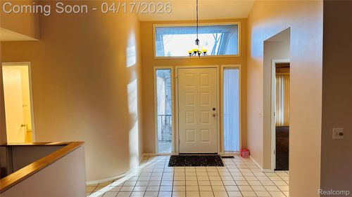 33779 Vista Dr, Farmington Hills, MI, 48331-2270 | Card Image