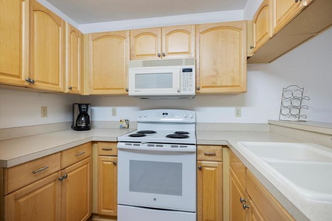 APT-108 - 752 White Pine Tree Rd, Condo with 2 bedrooms, 2 bathrooms and null parking in VENICE FL | Image 7