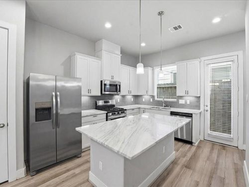 9020 Lonestar River Ln, Houston, TX, 77080-2109 | Card Image