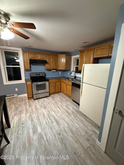 27 Church St, Archbald, PA, 18403-2301 | Card Image