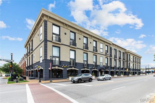 320-200 S Kirkwood Rd, Kirkwood, MO, 63122-4352 | Card Image