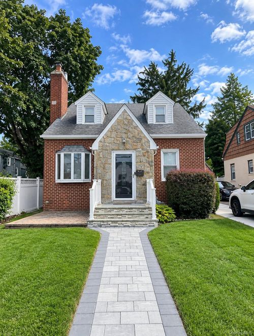 800 Wesley St, North Baldwin, NY, 11510-1430 | Card Image