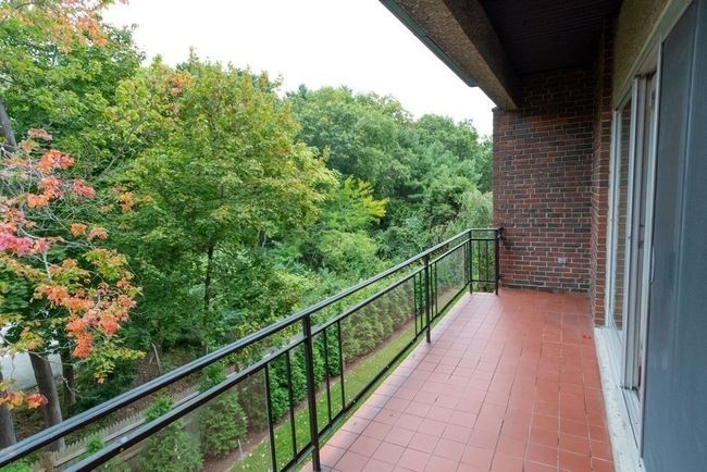 APT-230 - 1206 Greendale Ave, Condo with 2 bedrooms, 2 bathrooms and 1 parking in Needham MA | Image 11