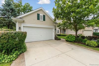 6621 Pond View Road, Condo with 3 bedrooms, 3 bathrooms and null parking in Independence Twp MI | Image 2